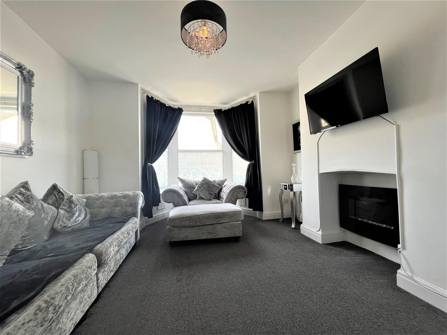 Living Room 1.jpg